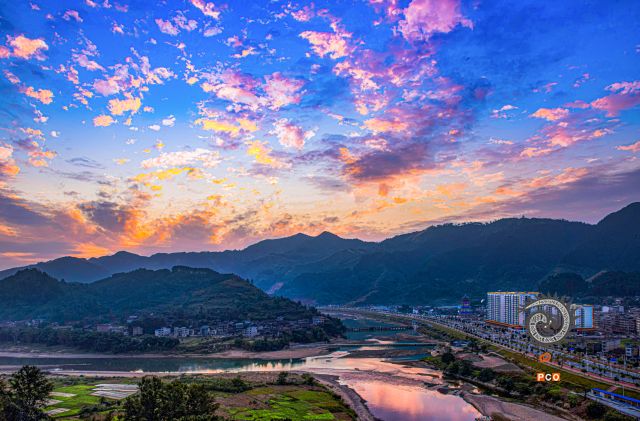 《三江合流》