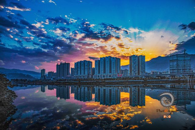 《水天一色》