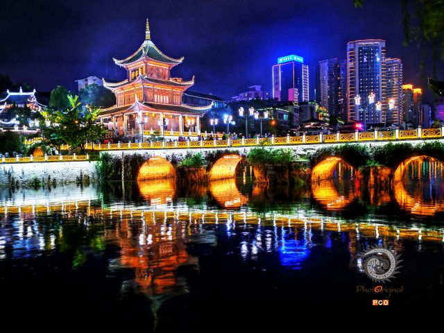 《甲秀楼夜色》