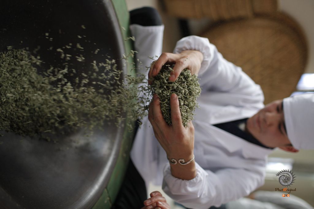 手工炒茶