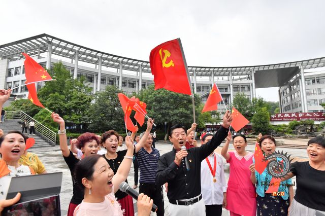 唱支山歌给党听