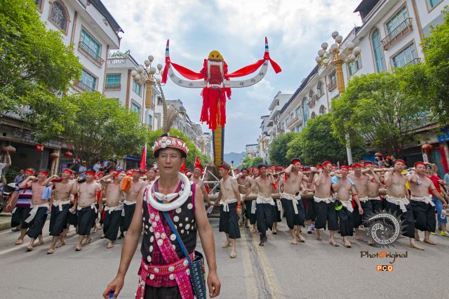 巨龙巡游