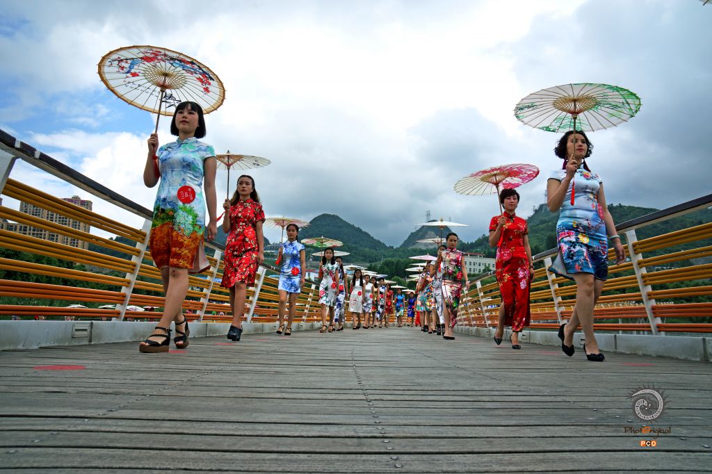 三千隹丽走虹桥