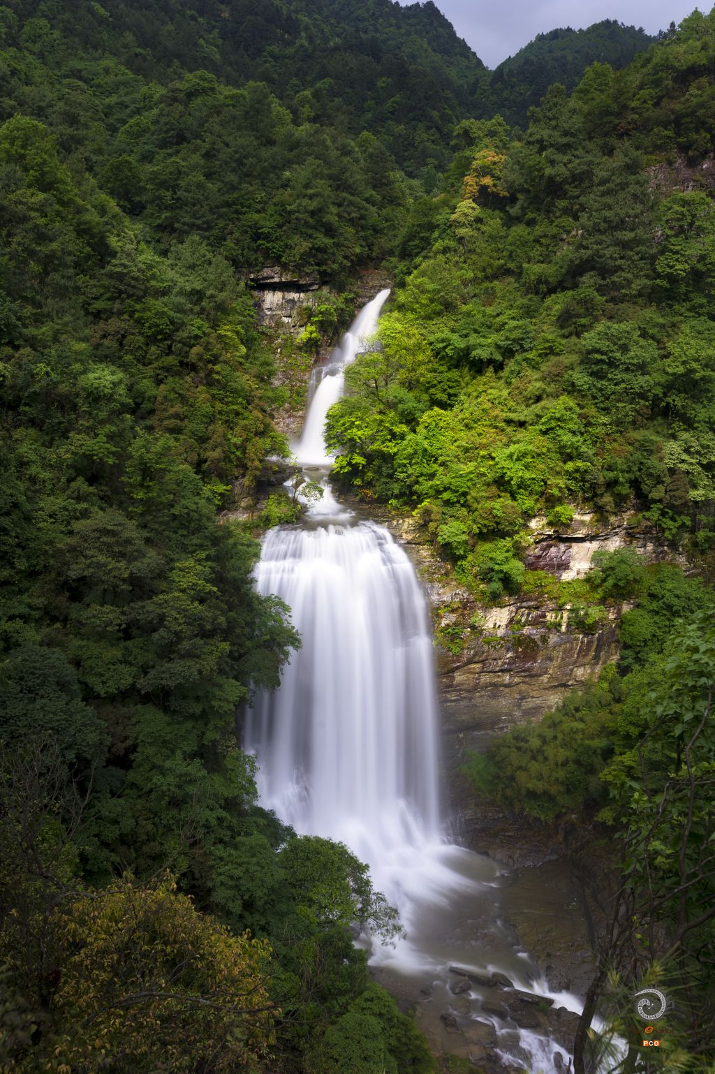 响水岩瀑布