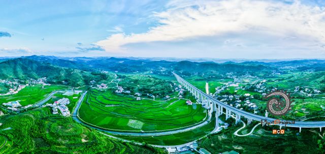 大桥小河新农村