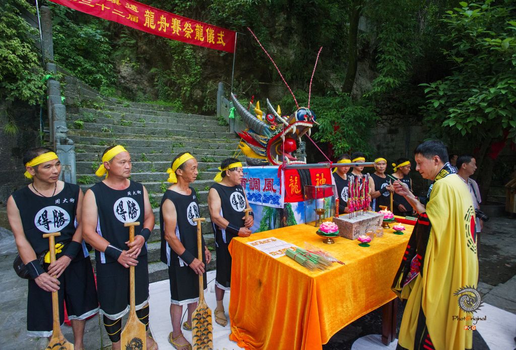 镇远龙舟赛祭龙仪式