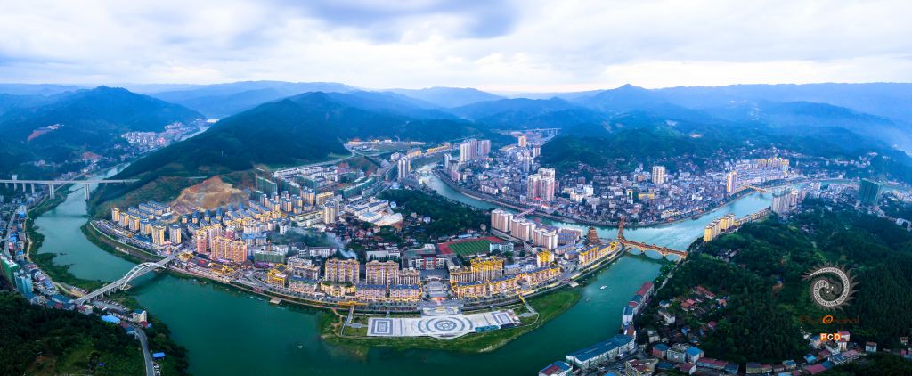 双江绕山城