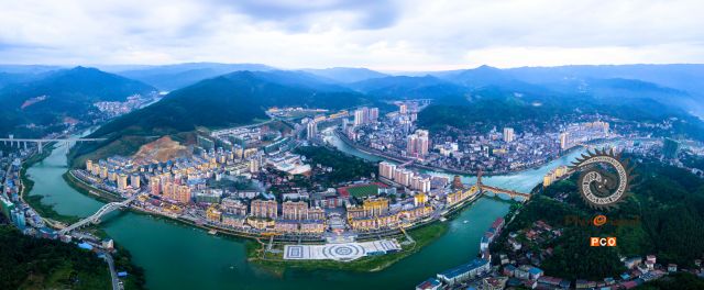 双江绕山城