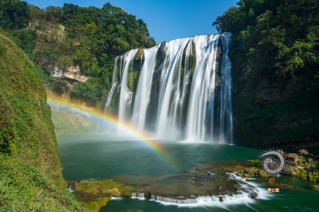 瀑水盛景