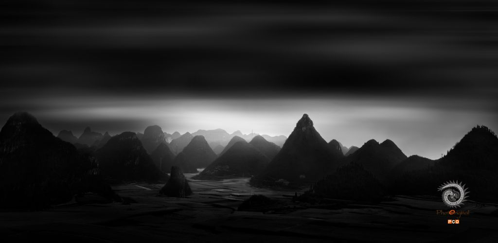 山峦夜色