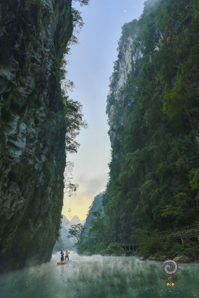 《一线天》