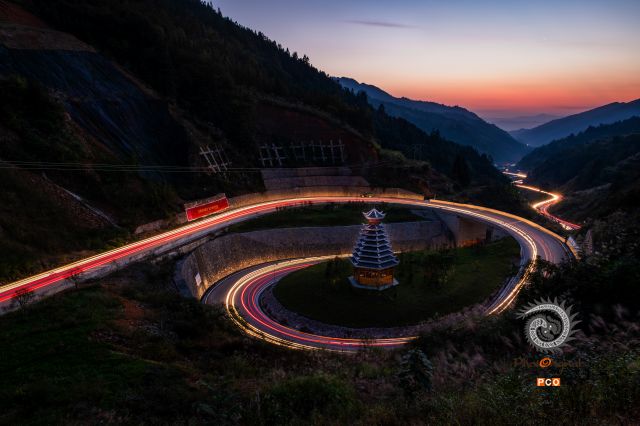 通往山外的小康路