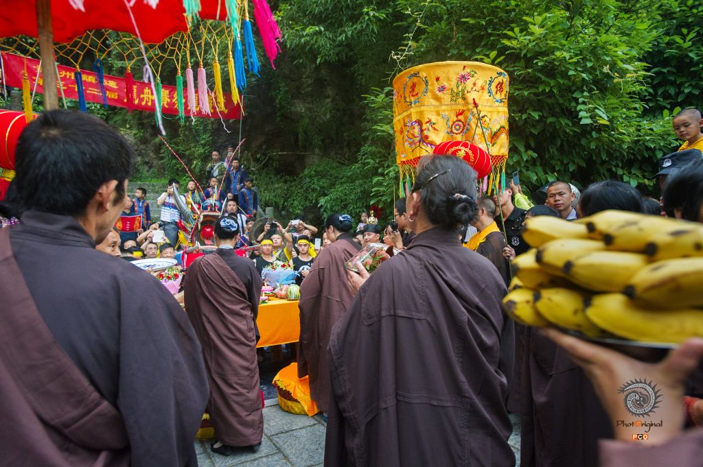 镇远龙舟赛祭龙仪式
