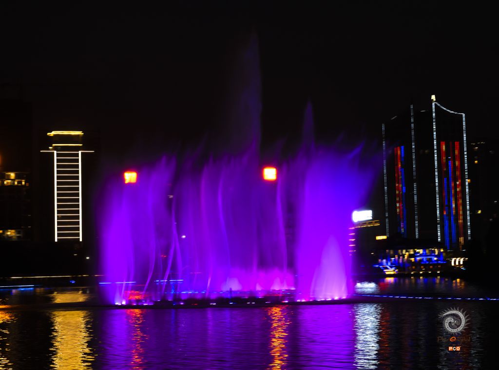 《泉湖水景》