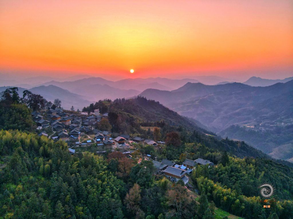 苗寨夕阳