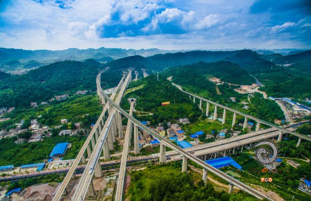 “五龙出海”