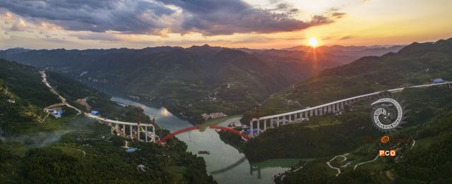 建设中的德余高速乌江特大桥