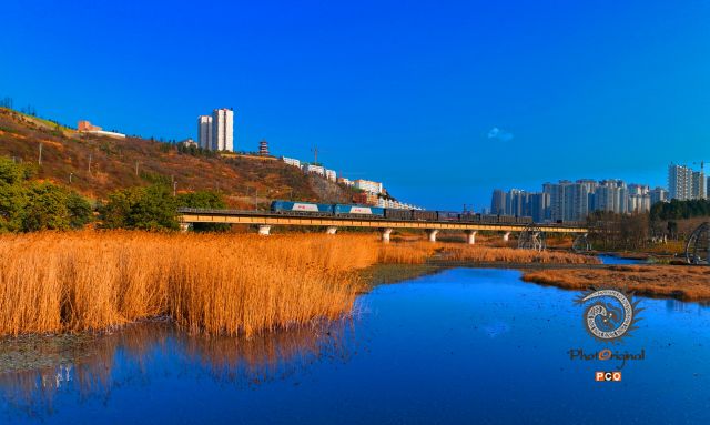 盘州湿地公园上的南昆铁路桥
