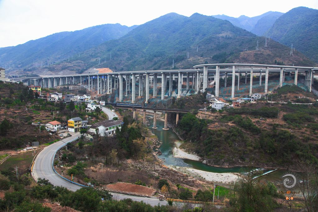 翻山越岭