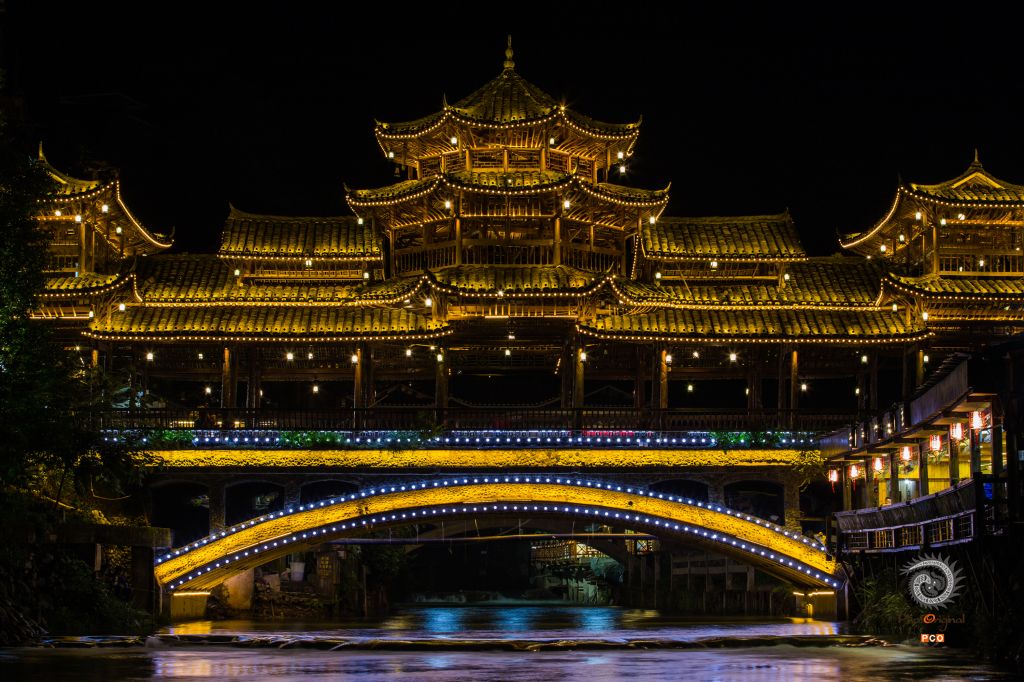 风雨桥夜色