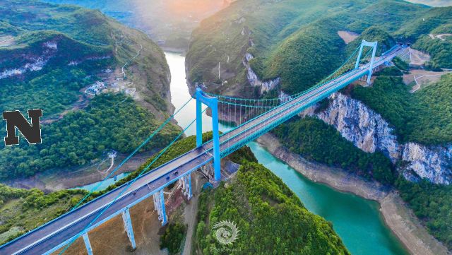 贵（阳）经金（沙）至古（蔺）高速公路金烽乌冮大桥