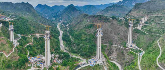 纳雍至晴隆高速公路六枝大桥（在建）