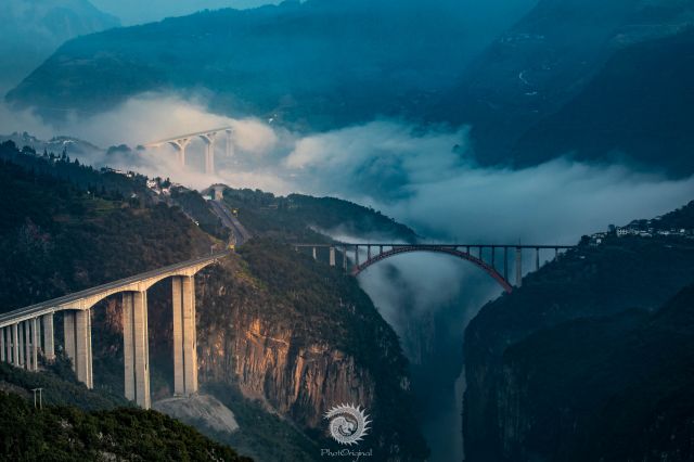 水城至柏果铁路北盘江大桥  聂康  摄