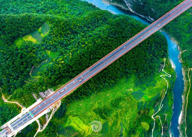 贵阳至瓮安高速公路清水河大桥