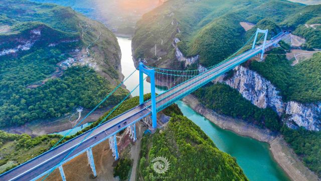 贵（阳）经金（沙）至古（蔺）高速公路金烽乌冮大桥