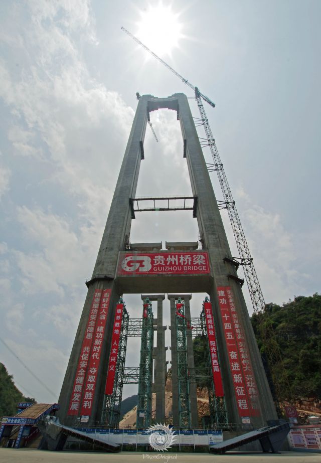 六枝至安龙高速公路花江峡谷大桥（在建）