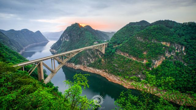 瓮安至马场坪铁路江界河大桥（在建）