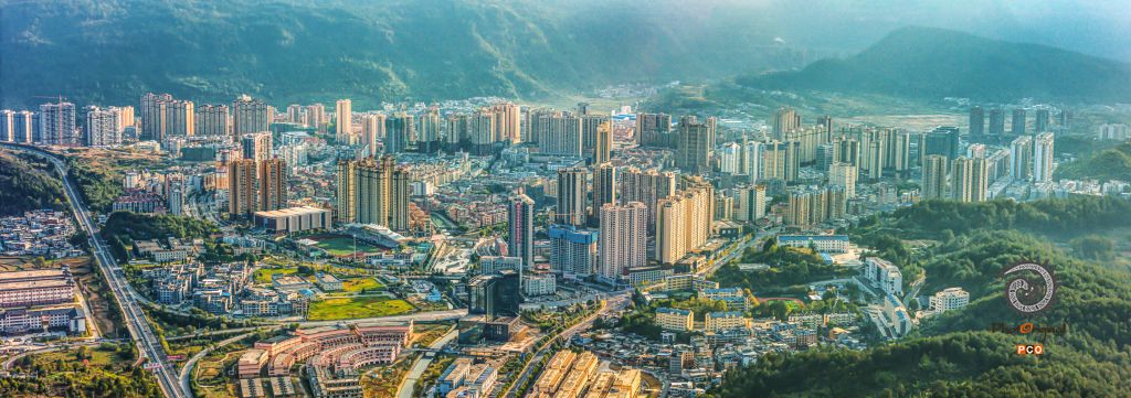 沐浴暖阳的龙里