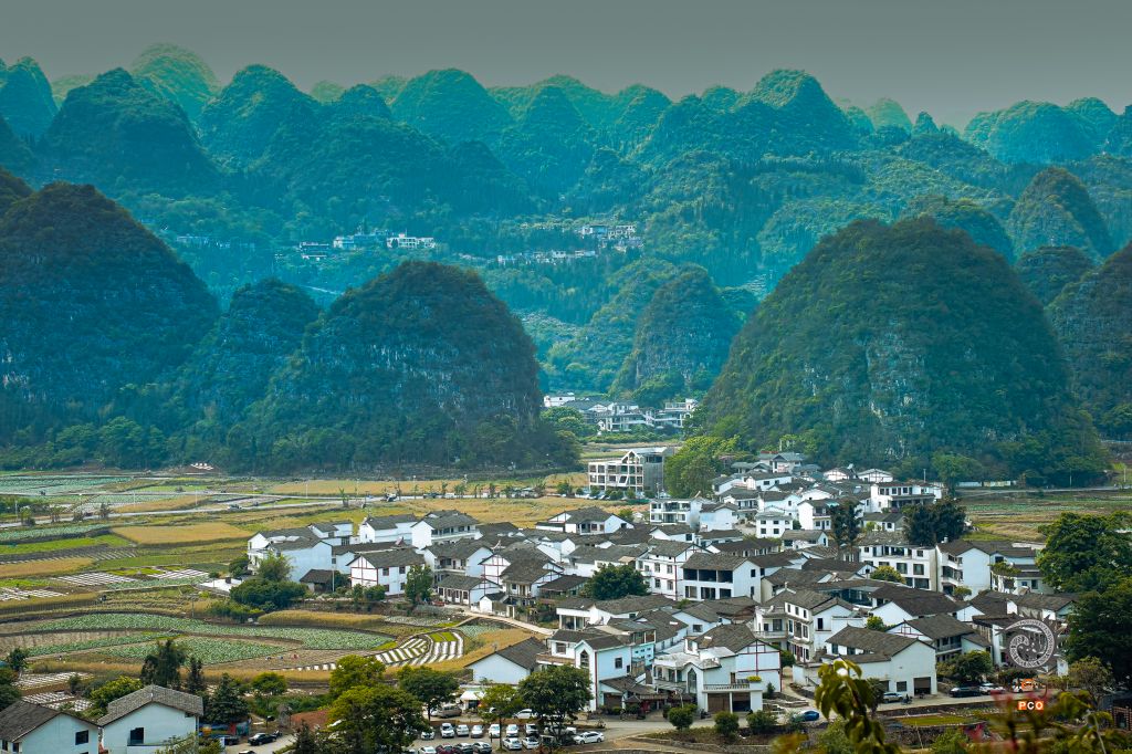 《四月万峰岭，山水入画来》