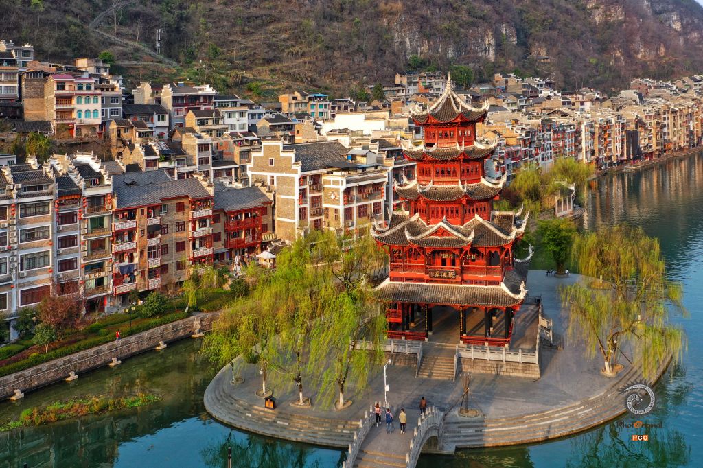 舞阳河畔镇江阁