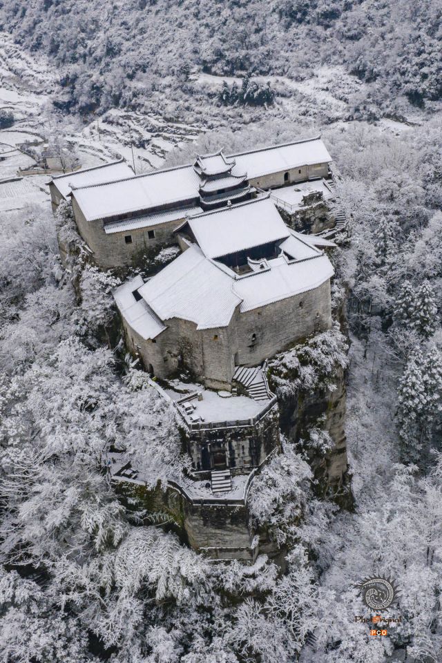 《伍龙寺》