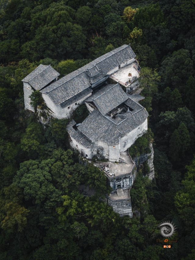 《伍龙寺》