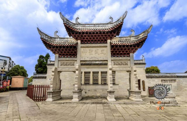 《牌坊》