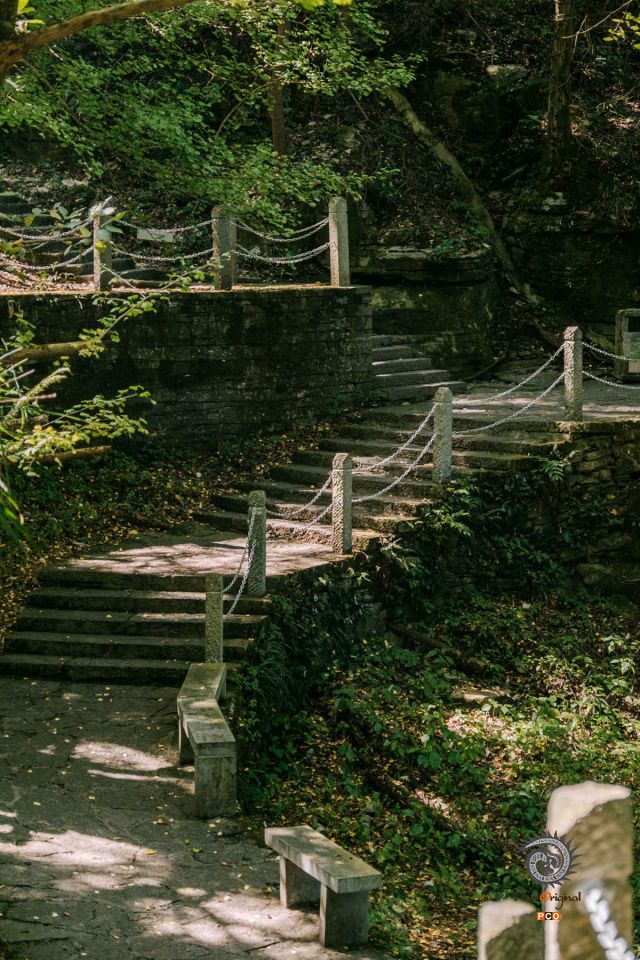 《天台山伍龙寺》
