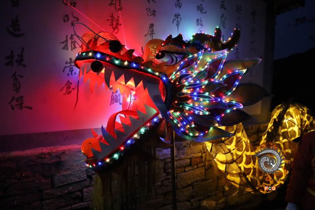 《正月舞龙》