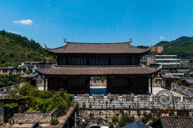 《古城》