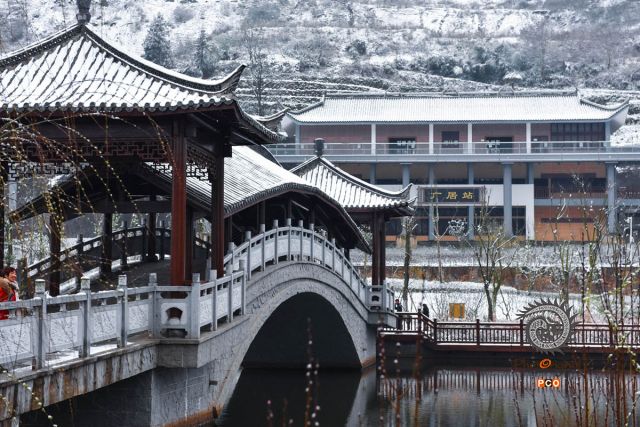 《广居站》
