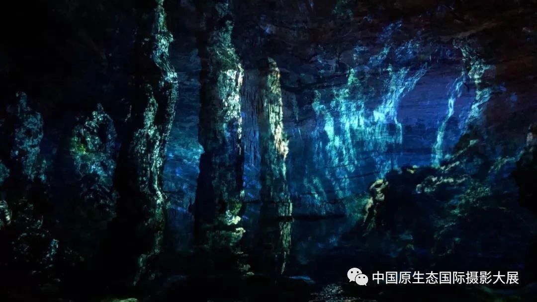 冬游贵州 | 你感受过在100多米高的溶洞下畅游么？