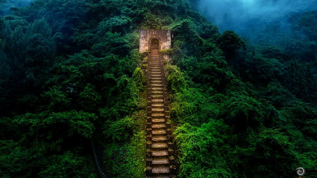 世界文化遗址海龙屯飞虎关及三十级天梯